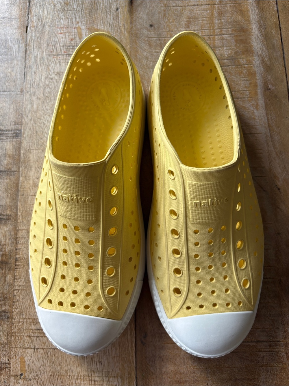 Native Kids Slip-On Shoes in Yellow size J4
